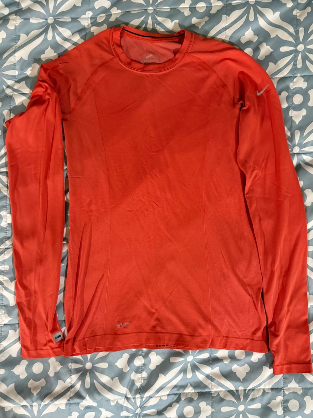 Nike Dri-FIT Women’s M Coral Long Sleeve Crew Neck Running Pullover Shirt